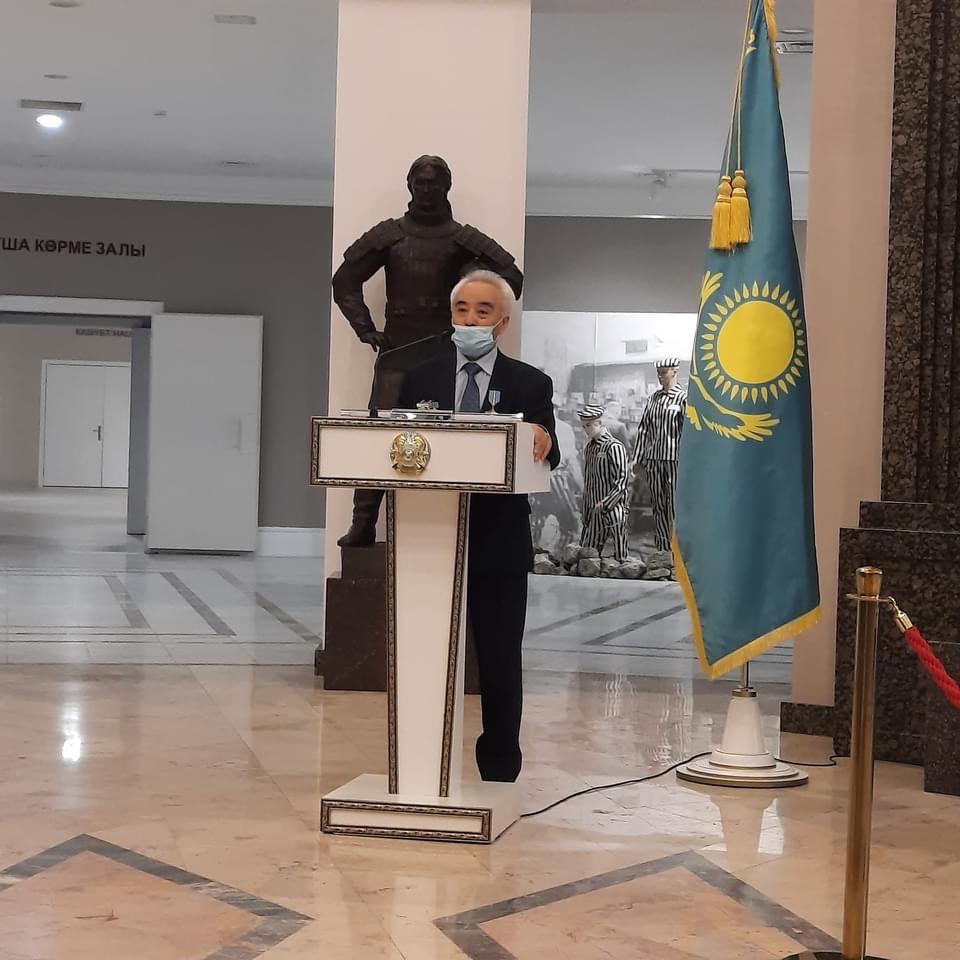 В торжественной обстановке в Фонд военно-исторического музея Вооруженных Сил РК был передан шлем Канжыгалы Богенбай батыра.