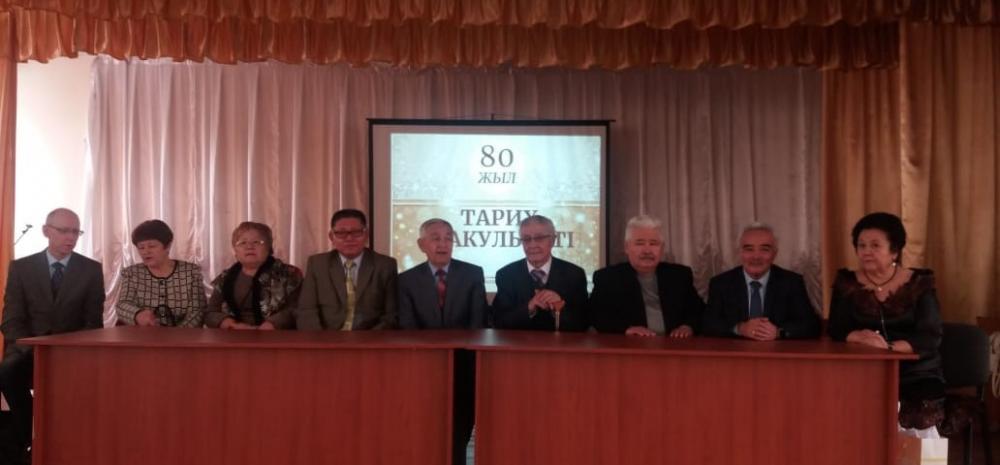 Поздравляем с 80-летием исторического факультета КарГУ!