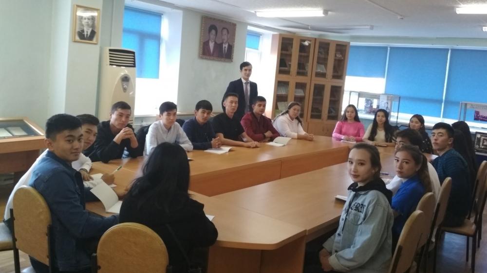 Студенты первого курса кафедры истории Казахстана в рамках адаптационной недели посетили библиотеку «Отырар»