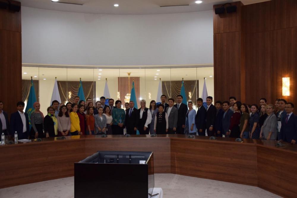 Студенты первого курса участвуют в круглом столе Ассамблеи Народов Казахстана